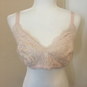 Nwot soft cup bra by Warners